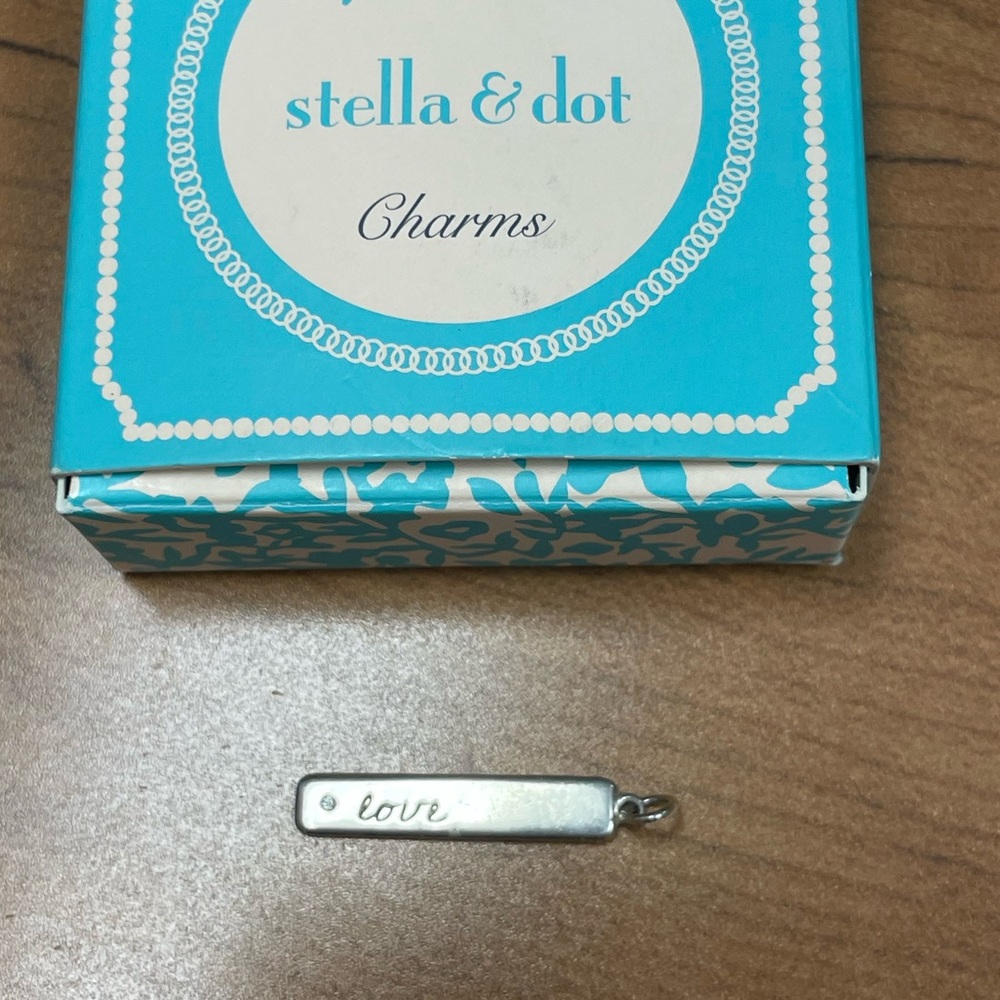 ➡️ Stella & Dot Love Charm